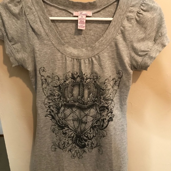 Stretchy Graphic Tee - Diamond and Crown - Picture 4 of 5